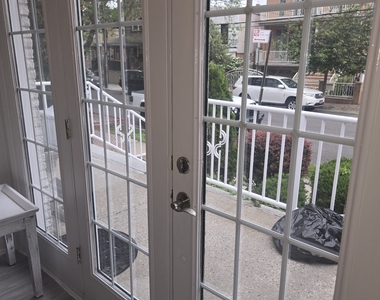 73rd Street & Ditmars Blvd - Photo Thumbnail 4