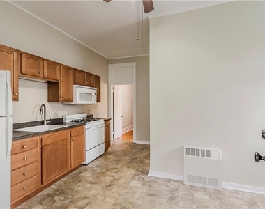 25 College Street - Photo Thumbnail 19