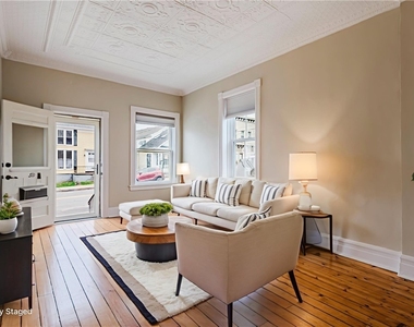 25 College Street - Photo Thumbnail 3