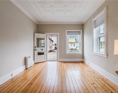 25 College Street - Photo Thumbnail 1