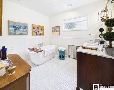 422 York Street - Photo Thumbnail 4