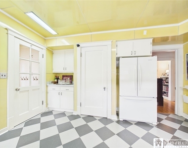 422 York Street - Photo Thumbnail 12