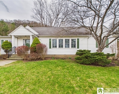 422 York Street - Photo Thumbnail 38
