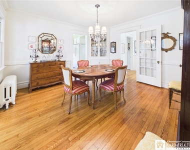 422 York Street - Photo Thumbnail 13