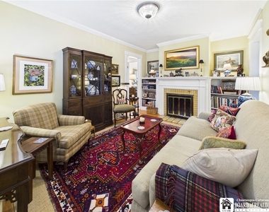 422 York Street - Photo Thumbnail 3