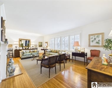 422 York Street - Photo Thumbnail 2