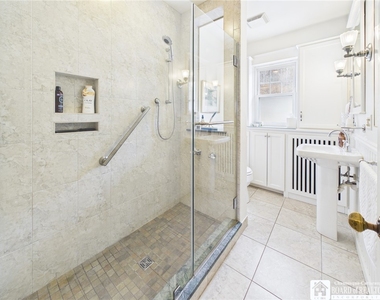 422 York Street - Photo Thumbnail 5