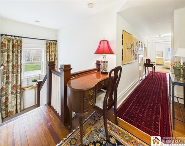 422 York Street - Photo Thumbnail 15