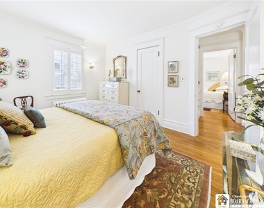 422 York Street - Photo Thumbnail 7