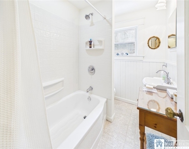 422 York Street - Photo Thumbnail 17