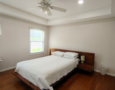 441 Riverwalk Drive - Photo Thumbnail 9