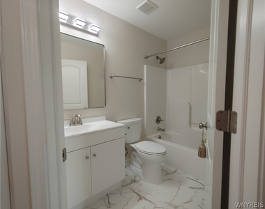 441 Riverwalk Drive - Photo Thumbnail 7