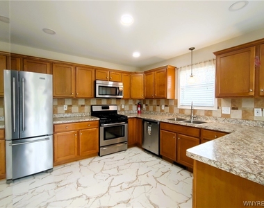 441 Riverwalk Drive - Photo Thumbnail 3