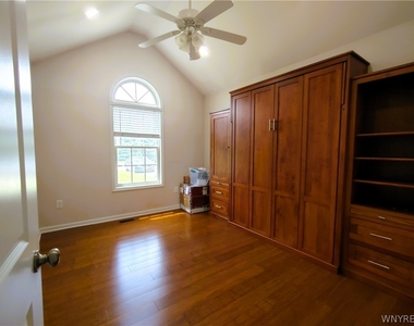 441 Riverwalk Drive - Photo Thumbnail 6