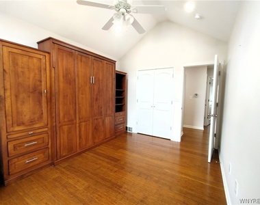 441 Riverwalk Drive - Photo Thumbnail 5