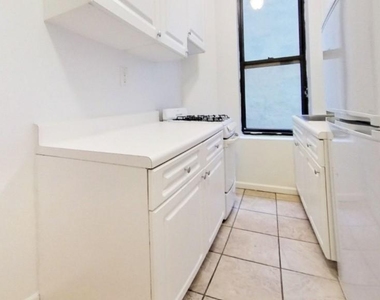 East 70th Street - Photo Thumbnail 4