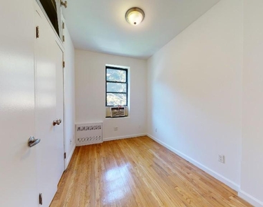 East 65 Street - Photo Thumbnail 4