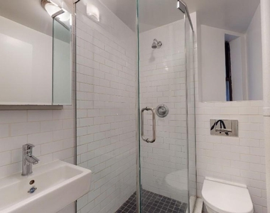 East 65 Street - Photo Thumbnail 6