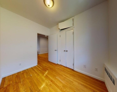 East 65 Street - Photo Thumbnail 5