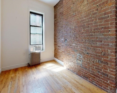 East 91st Street - Photo Thumbnail 6