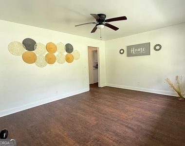 1322 S Hicks Cir Nw, Conyers - Photo Thumbnail 4