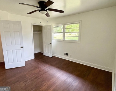1322 S Hicks Cir Nw, Conyers - Photo Thumbnail 2
