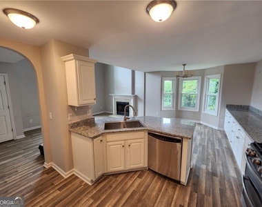 156 Stoneforest Drive - Photo Thumbnail 5