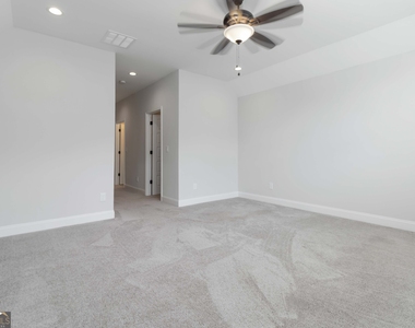 2000 Harvest Pond Circle - Photo Thumbnail 11