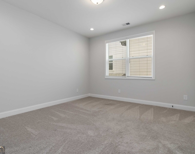 2000 Harvest Pond Circle - Photo Thumbnail 8