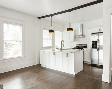 1047 Greencove Avenue Ne - Photo Thumbnail 5