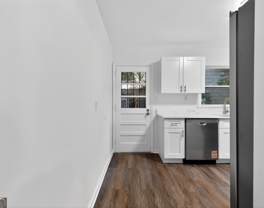 2036 Mcpherson Drive - Photo Thumbnail 7