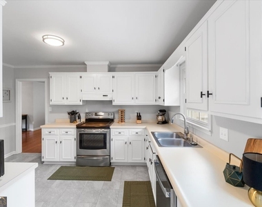 325 Brookstone Drive - Photo Thumbnail 11