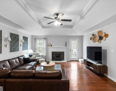 325 Brookstone Drive - Photo Thumbnail 5