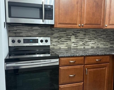 3015 Revere Ct - Photo Thumbnail 8
