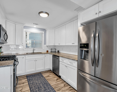 10 Pershing Avenue - Photo Thumbnail 4
