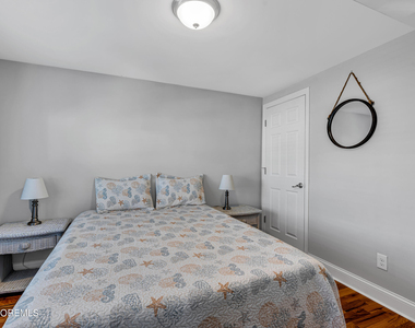 10 Pershing Avenue - Photo Thumbnail 8