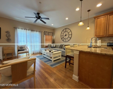 21 Blaine Avenue - Photo Thumbnail 5
