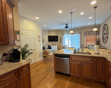 21 Blaine Avenue - Photo Thumbnail 6