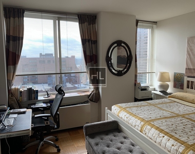 Lexington Avenue - Photo Thumbnail 1