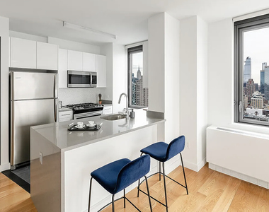 West 57th Street - Photo Thumbnail 1