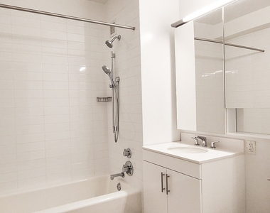 West 57th Street - Photo Thumbnail 3