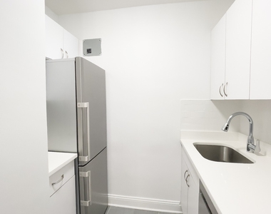 East 35 Street - Photo Thumbnail 3