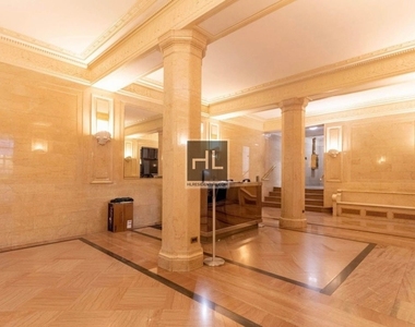 East 46 Street - Photo Thumbnail 1