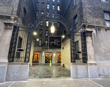 East 46 Street - Photo Thumbnail 7