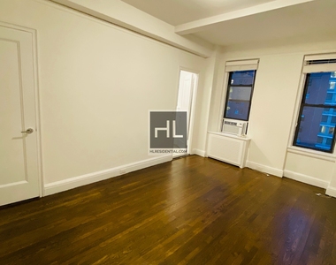 East 46 Street - Photo Thumbnail 4