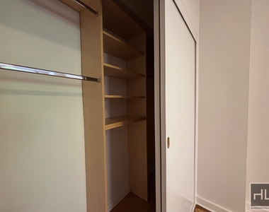 East 55 Street - Photo Thumbnail 5