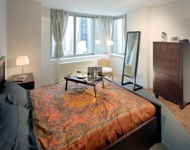 West 47th Street - Photo Thumbnail 1