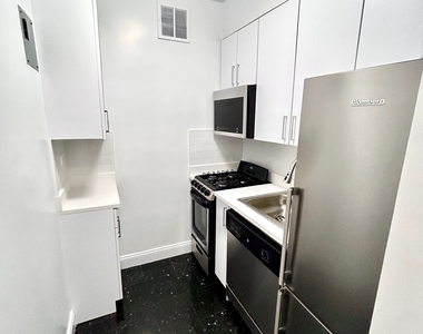 East 74 Street - Photo Thumbnail 4
