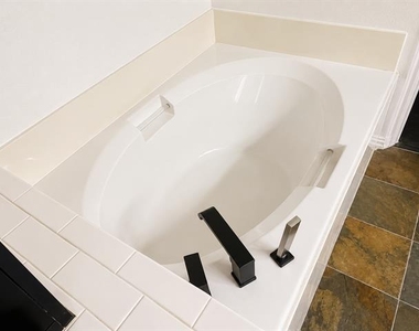 836 Mullrany Drive - Photo Thumbnail 3