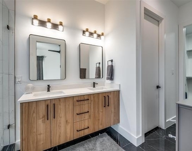 2308 Douglas Avenue - Photo Thumbnail 14